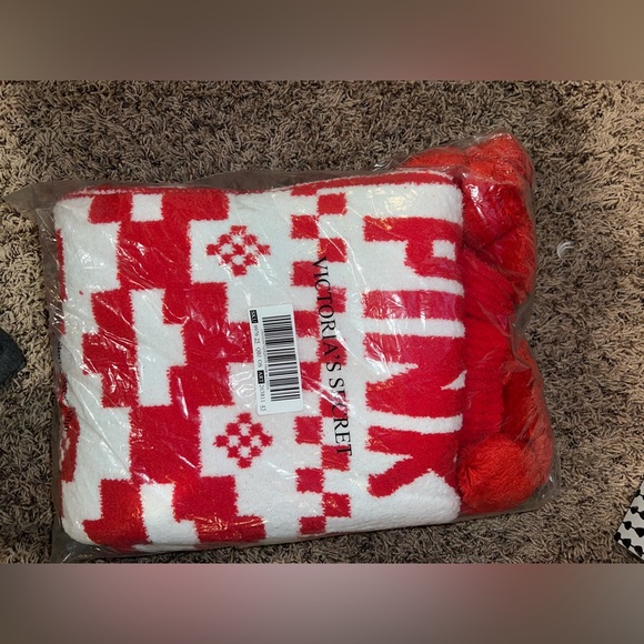 VS PINK blanket - Picture 2 of 3